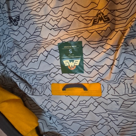 Eastern Mountain Sports Yellow Rain jacket womens size small  Interior is printe - Picture 8 of 11